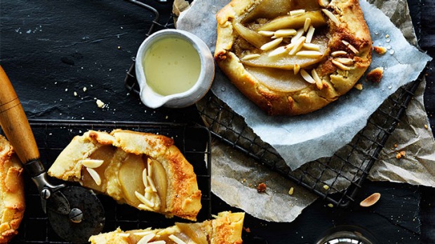 去意大利吃甜食:杏仁加梨(或苹果)crostata。