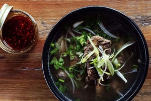 在马里克维尔Hello Auntie的牛肉Pho。