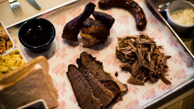 共享的盘子提供了肉类修复。