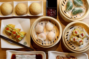 在墨尔本的蒂姆·霍万（Tim Ho Wan）选择了一系列菜肴。