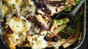 亚当·利亚（Adam Liaw）的Ziti，三奶粉面食烘烤。