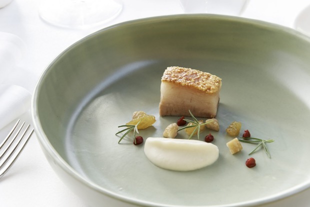 人们的选择：Ezard @ Levantine Hill Estate在Yarra Valley。图为猪鸡和朝鲜蓟菜。