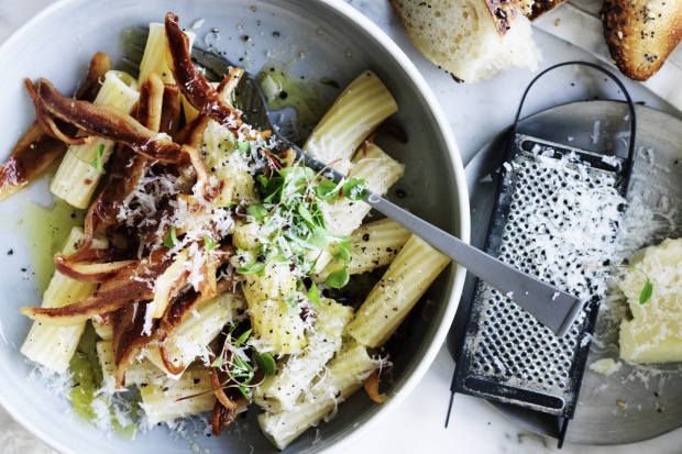 罗马风格的意大利面：亚当·利亚（Adam Liaw）的rigatoni alla gricia <a ...