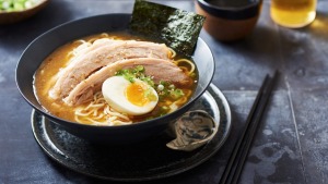 奥利维亚·安德鲁斯的慢炖锅食谱五花肉拉面