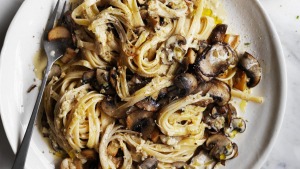 Five-mushroom意大利宽面条。