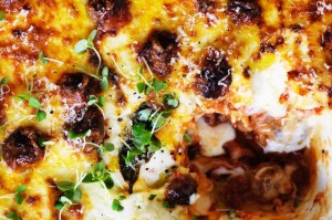 亚当Liaw's Cheesy-Pleaser Meatball Lasagne。