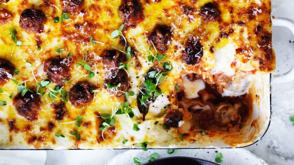亚当Liaw's Cheesy-Pleaser Meatball Lasagne。