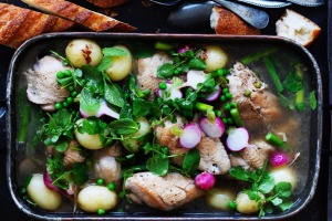 Rachel Khoo'sRosé和Chicken Spring Stew。
