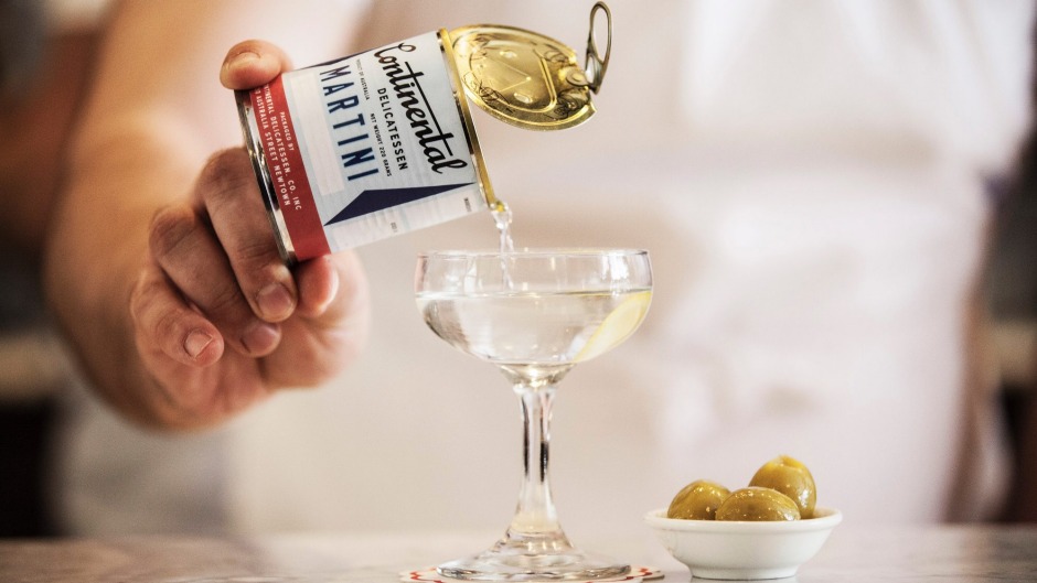 Continental Deli的Mar-Tinny（马提尼酒在一罐）。