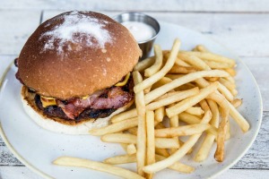 酒吧Grub在户口。