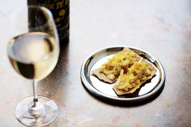 Andrew McConnell的Fitzroy Wine Bar Marion酒和小吃。