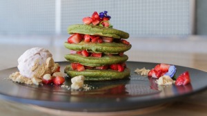Matcha Mylkbar's Matcha Pancake堆栈。