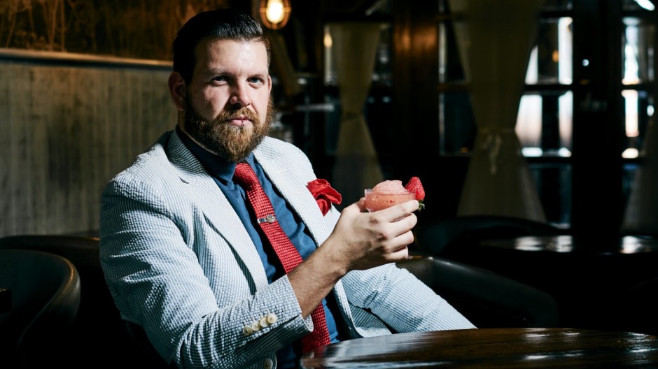 侍酒者弗雷德斯。