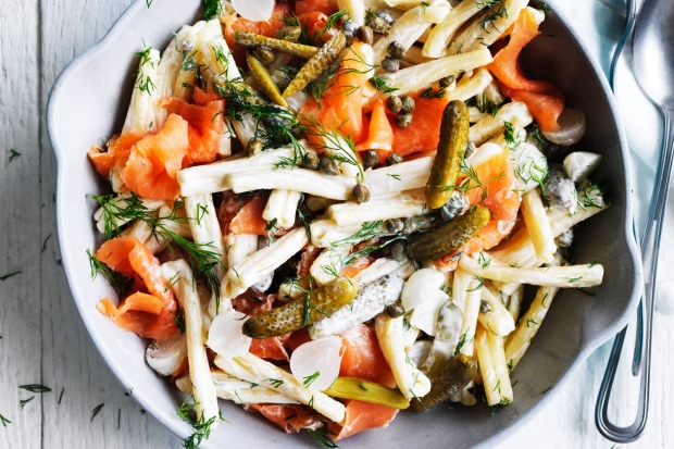 亚当·利亚（Adam Liaw）的熏鲑鱼和泡菜意大利面沙拉<a ...