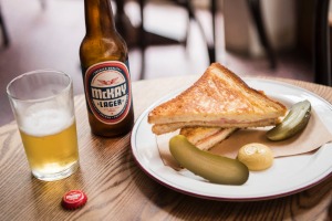 Hangover-busting croque-monsieur。