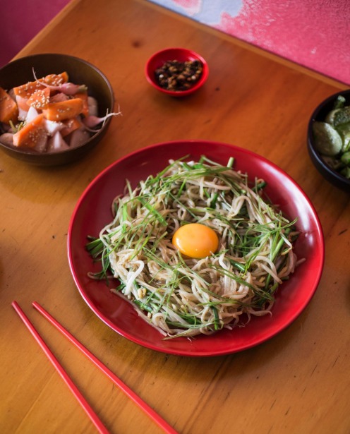 Pinbone的工作人员在肯辛顿(Kensington)开了一家受亚洲启发的快店，名叫Good Luck Pinbone。审查<…