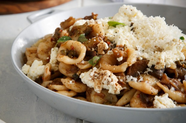 茄子和意大利乳清干酪<a ...