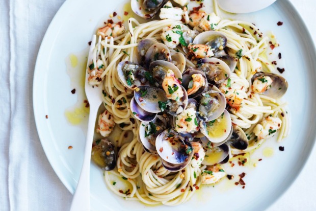 尼尔·佩里（Neil Perry）的意大利面Vongole（蛤）和大虾