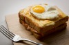 Frank Camorra's croque madame用熏鲑鱼代替火腿