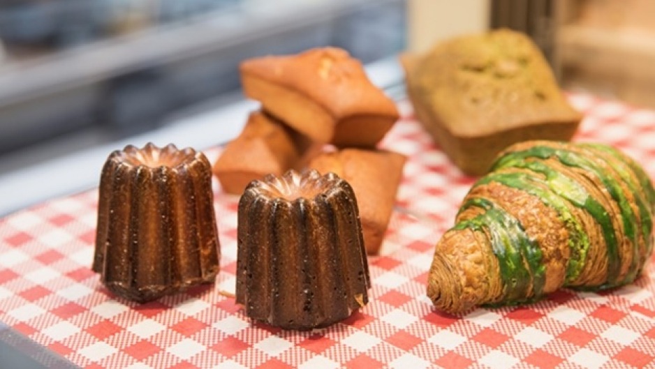 糕点包括犬犬（左）和agathe patisserie petite的Pandan羊角面包。