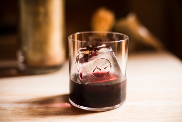 Lume Bartender Orlando Marzo的1985年Negroni Tinto。