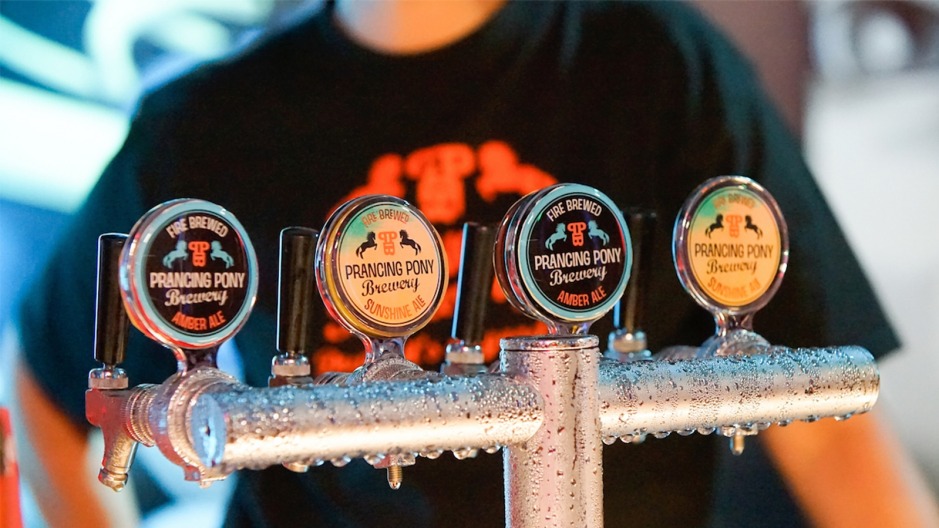 在屡获殊荣的Paring Pony Brewery拍摄的啤酒。
