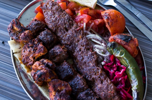 来自新星kebab的混合的辣鱼。