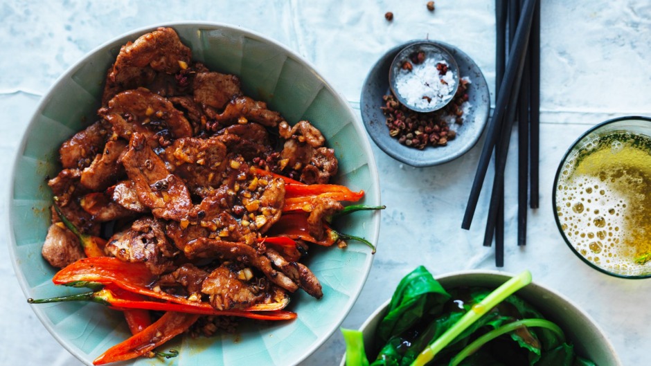 辣炒：辣椒猪肉洒上额外的四川胡椒。
