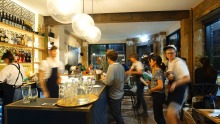 在Rederfer的Bart Jr酒吧餐馆。