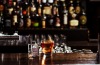 伤心破坏者从everleigh供应瓶装鸡尾酒。