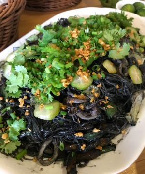 Pansit Negra：鱿鱼墨水面条。