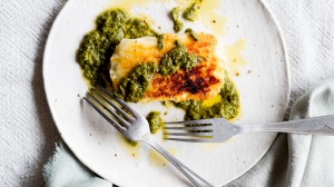 烤Haloumi和Salsa Verde。