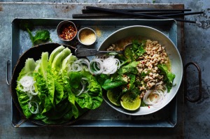 鸡肉落叶用烤米。