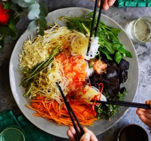 Yee sang(好运沙拉)。