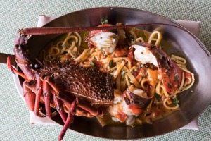 去盘子：带龙虾的房子制作的Tagliolini。