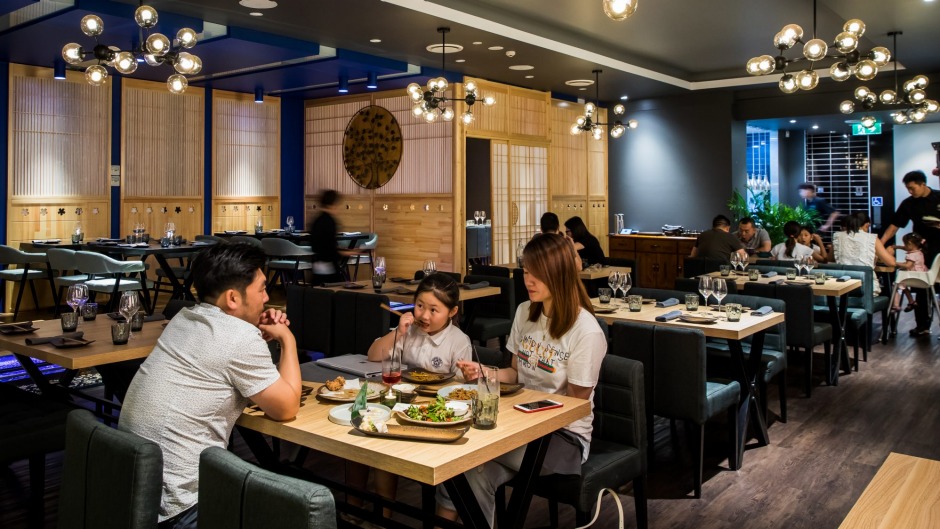 Katsumi将原Grand Terrace中餐馆改成了日式餐厅。