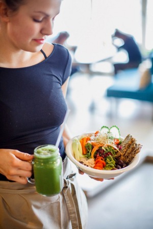 植物的餐厅碗帮助了柏林餐厅的脸。