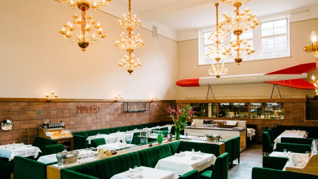 米其林星级餐厅Pauly Saal，在柏林米特的前犹太女子学校。
