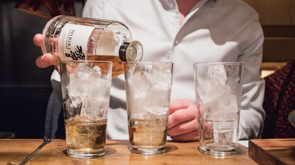 Zoran Peric，日本Distiller Suntory的全球大使，混合威士忌高球。