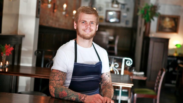 尼克·斯坦顿（Nick Stanton）将在莱昂纳多（Leonardo）的披萨宫（Pizza Palace）转过手去红糖的意大利菜。