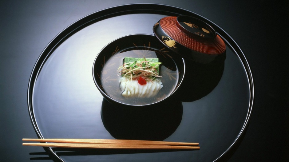 在汤的海鲷从克什韦韦省餐馆在大阪。