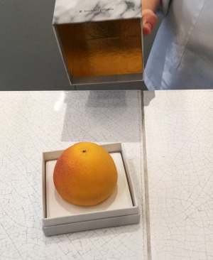 Cedric Groret's'Grapefruit'是像iPhone一样包装。
