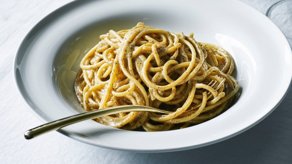 Cacio E Pepe是今年的美食指南之一。yabo亚博主页Chef Casey Wall的版本在墨尔本的酒吧......