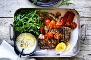 Souvlaki式羊排。
