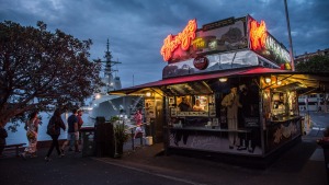 哈利车轮咖啡馆(Harry’s Cafe de Wheels)已经有73年的历史了。