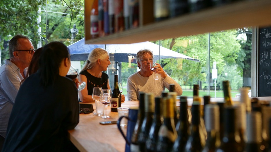 Denton Wine Bar是定制的，可以为当地客户提供服务。