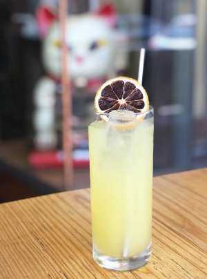从东京蒂娜的黄瓜yuzu mocktail。