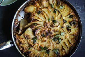 Moussaka和gratin(拿着肉)。