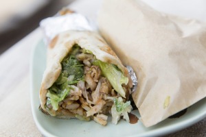 鸡肉烤肉串是开膛手。