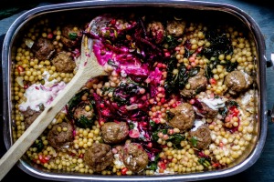 单托布奇迹：羊肉肉丸与moghrabieh。